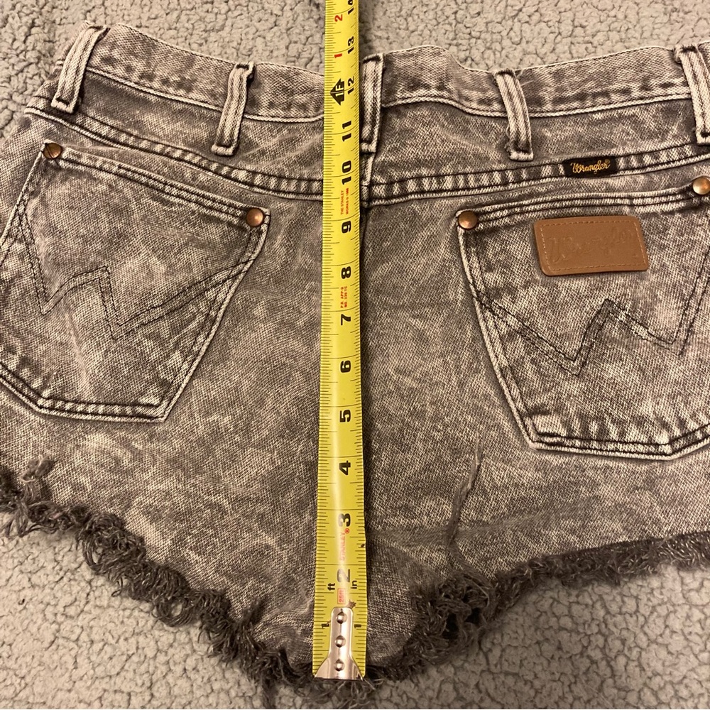 Wrangler Shorts - distressed gray 100% cotton - vintage - size 33x30 - Picture 6 of 7